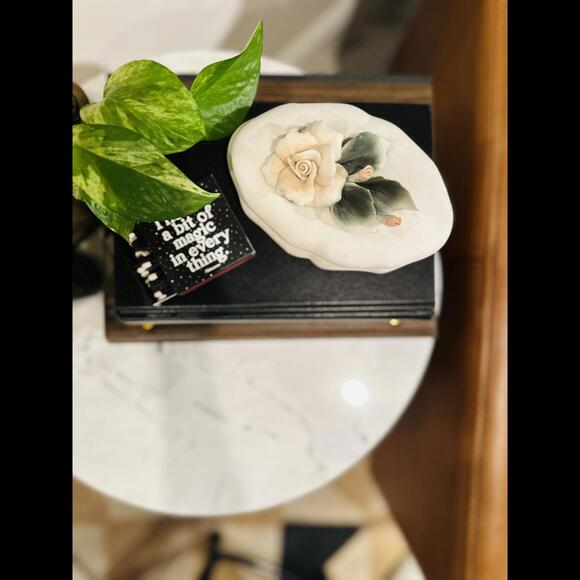 Small Trinket Box Italian Capodimonte with Rose Lid - Picture 1 of 8